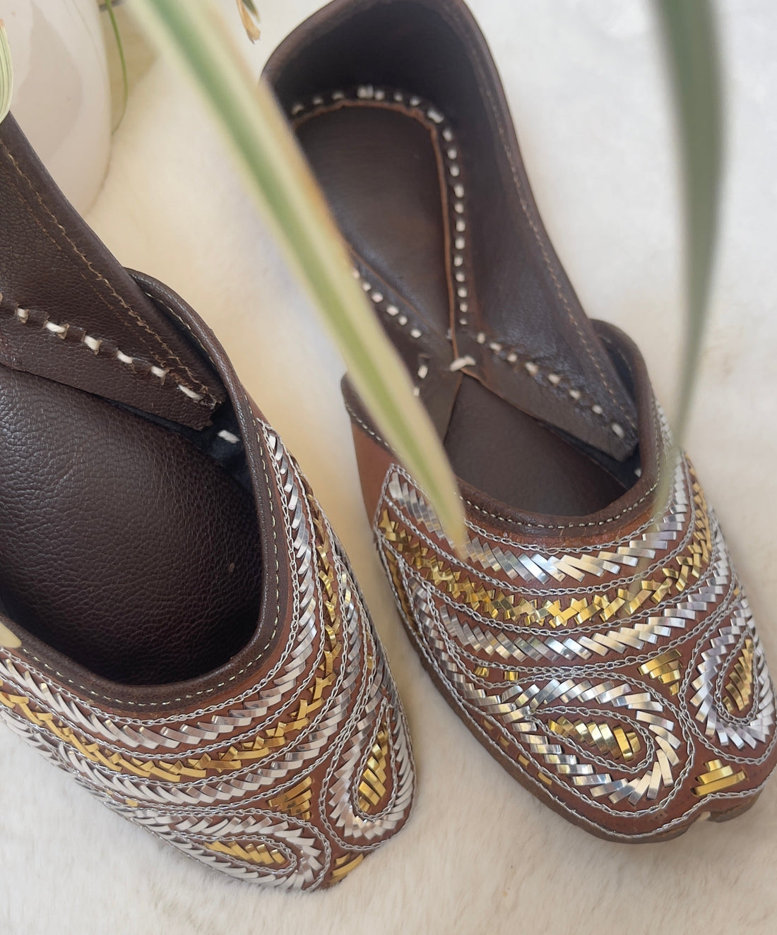 Noore Mukaish Jutti ~ A luminous blend of silver grace and golden charm