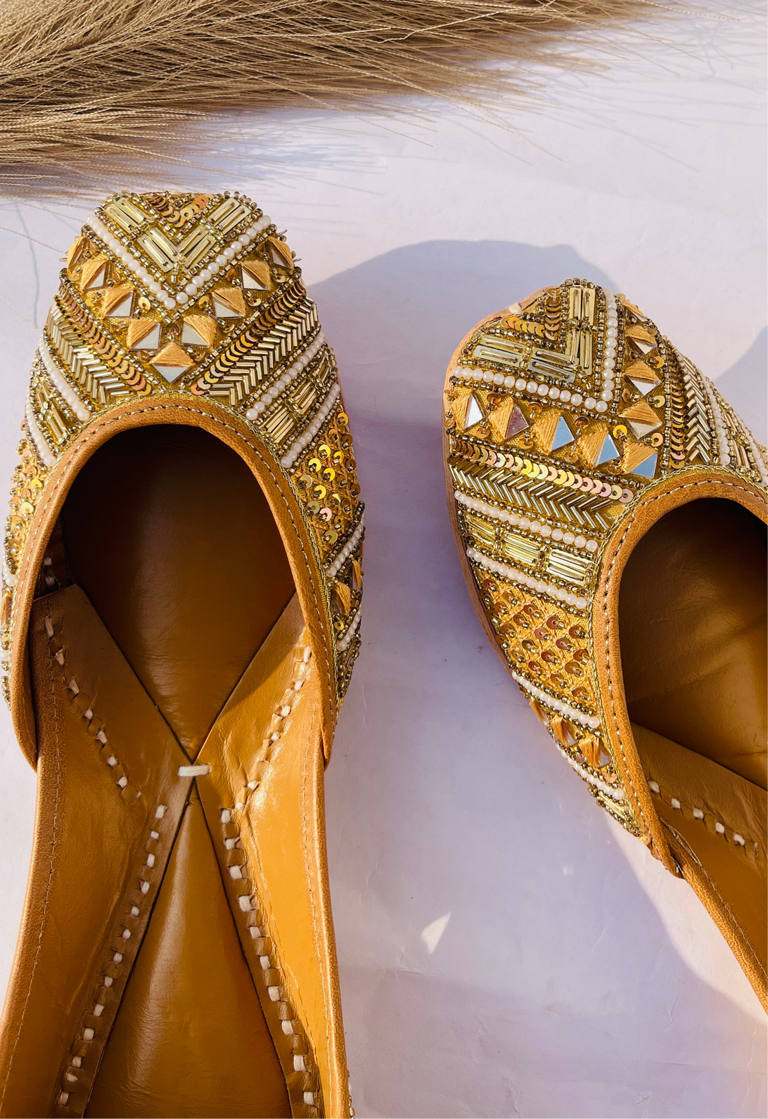 Nazaqat Jutti ~ Golden Elegance for Every Occasion