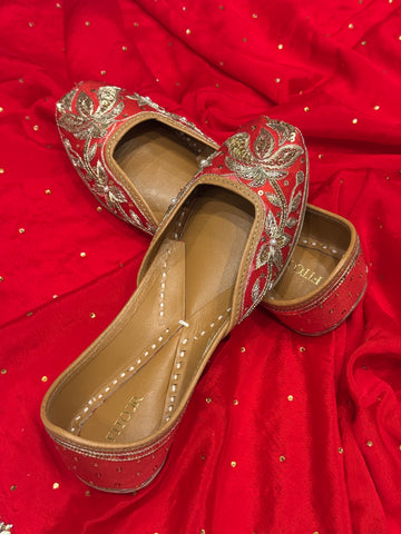 Laalika ~ Handcrafted Zardozi Leather Jutti