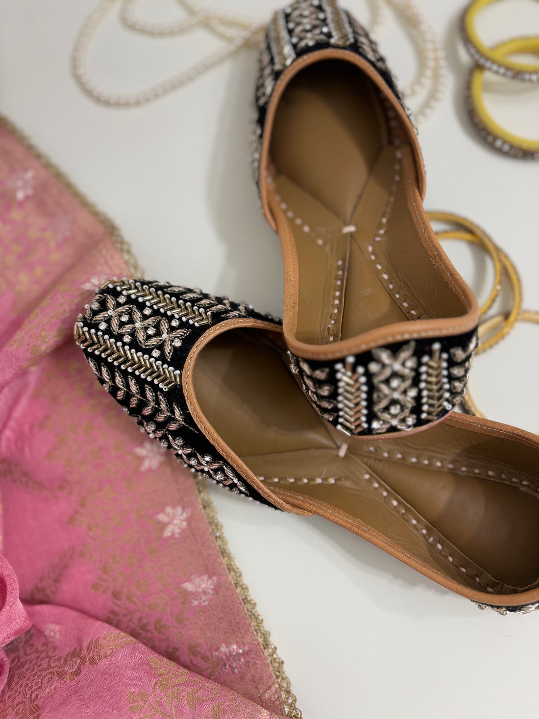 Bold & Beautiful: Midnight Magic Jutti