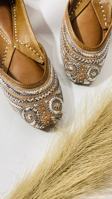 Classic Mukaish Work Juttis