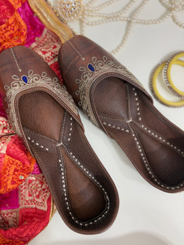 Handcrafted Traditional Leather Juttis