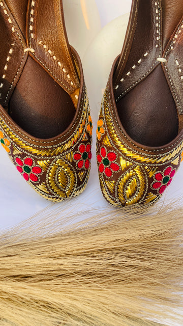 Gulmohar Gold Mukaish Jutti