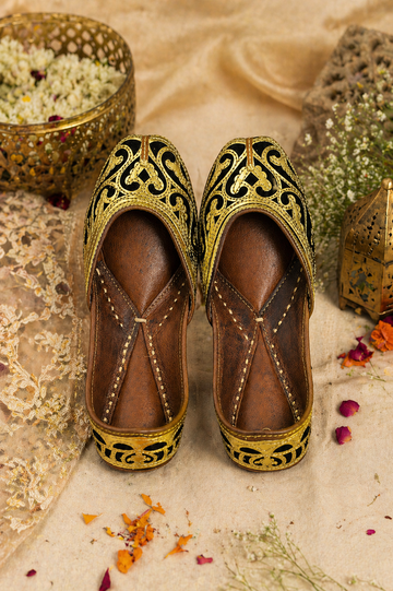Zarkashi ~ A Royal Symphony in Gold